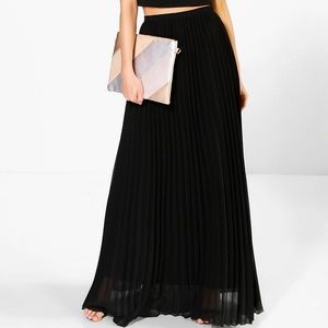 Chiffon maxi pleaded skirt. Long skirt